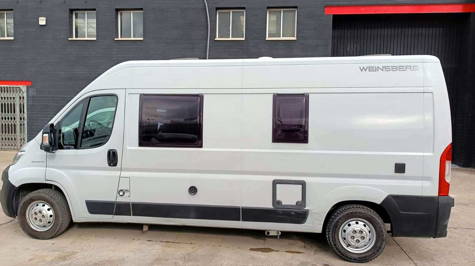 Camper Weinsberg Fiat Ducato 2020 - lateral izquierdo