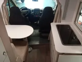 Autocaravana nueva XMK 590 - Salón y cocina